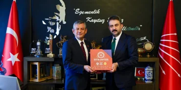 akk-baskani-halil-ibrahim-yilmaz-chp-genel-baskani-ozgur-ozeli-ziyaret-etti-pVo9D7u3
