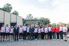 antalyada-avrupa-okculuk-heyecani-bakan-bak-milli-sporcularla-bulustu-H8iMqwW4