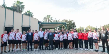 antalyada-avrupa-okculuk-heyecani-bakan-bak-milli-sporcularla-bulustu-H8iMqwW4
