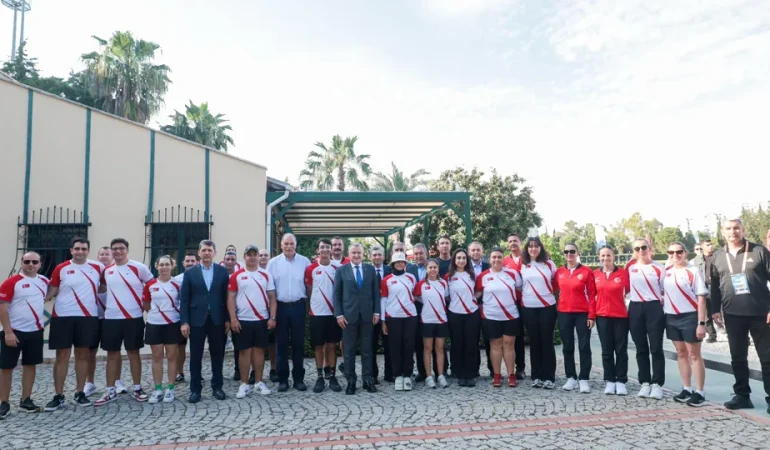 Antalya’da Avrupa okçuluk heyecanı: Bakan Bak millî sporcularla buluştu