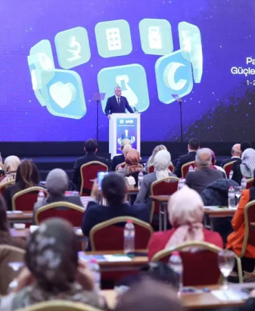 bakan-memisoglunun-katilimi-ile-eczacilik-ta-sorunlar-ele-alindi-fxXokmS4