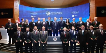 bakan-omer-bolat-uluslararasi-rekabet-zirvesinde-konustu-hWsUJ0mY