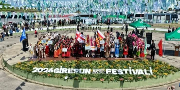 binlerce-yillik-gelenek-yine-ayni-yerde-kutlandi-VHF4YHsT