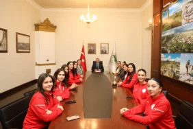bolge-sampiyonu-yurtlig-kars-kadin-voleybol-takimina-vali-polattan-tebrik-RCU4lHj1