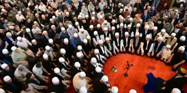 bursada-600-yillik-erguvan-bayrami-coskusu-RY39KS2L