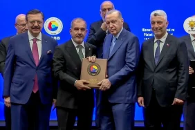 cumhurbaskani-erdogandan-baskan-alana-hizmet-seref-belgesi-ufcNgrVH