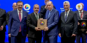 cumhurbaskani-erdogandan-baskan-alana-hizmet-seref-belgesi-ufcNgrVH