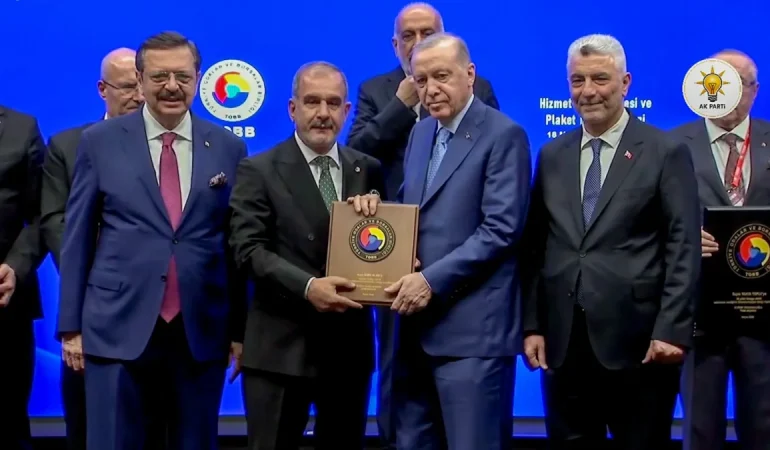 cumhurbaskani-erdogandan-baskan-alana-hizmet-seref-belgesi-ufcNgrVH