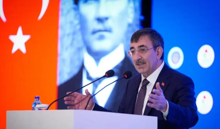 cumhurbaskani-yardimcisi-yilmaz-calisanlari-daima-merkeze-aldik-k9XIpFr5