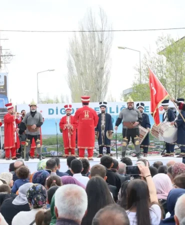 digorda-ilk-kez-duzenlenen-senlik-buyuk-coskuya-sahne-oldu-h2ohJrPV