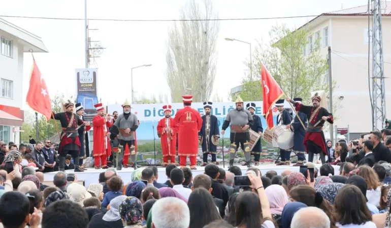digorda-ilk-kez-duzenlenen-senlik-buyuk-coskuya-sahne-oldu-h2ohJrPV