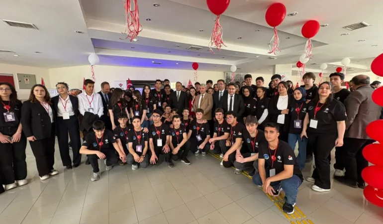 erzurum-lisesinde-bilim-ve-teknoloji-ruzgari-19-proje-buyuk-begeni-topladi-pfW7kLsg (1)
