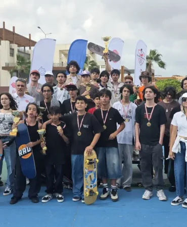 genclik-kupasinda-adanada-kaykay-heyecani-jX8pjpe6