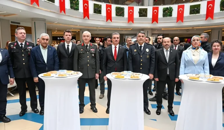 guvenlik-icin-calisan-eller-yardim-icin-kenetlendi-sk1jjq7z