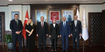 hakkaride-yasanan-saldiri-sonrasi-saglik-senden-aile-bakani-goktasa-ziyaret-rTZrG1i2