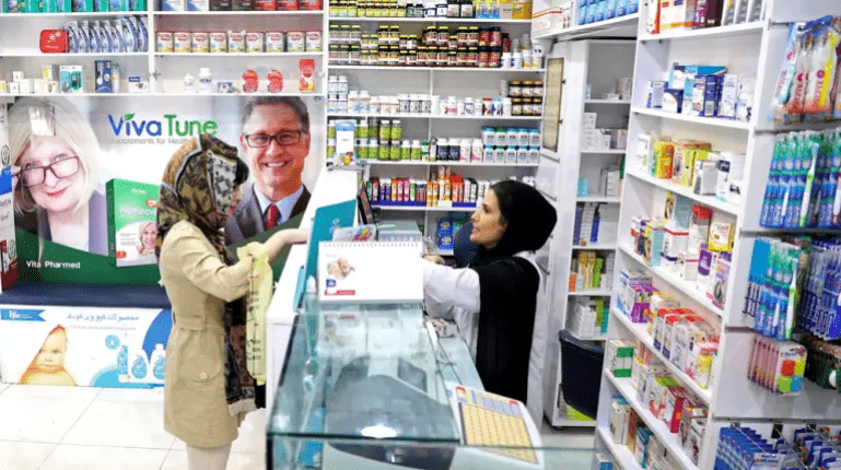 İranlılar, hızla yükselen enflasyon nedeniyle yüksek ilaç maliyetleriyle karşı karşıya