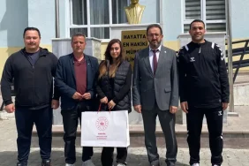 ilce-genclik-spor-mudurlugunden-okullara-destek-CMvNltP4