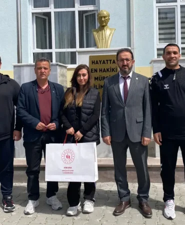 ilce-genclik-spor-mudurlugunden-okullara-destek-CMvNltP4