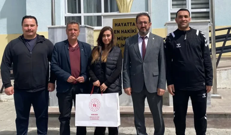 ilce-genclik-spor-mudurlugunden-okullara-destek-CMvNltP4