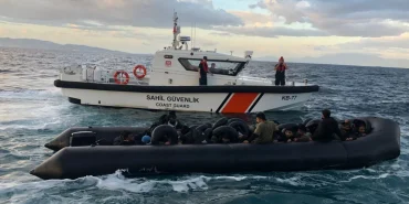 izmir-aciklarinda-operasyon-40-duzensiz-gocmen-yakalandi-VY2Re7Zs