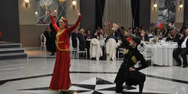 karsta-azerbaycan-bagimsizlik-gunu-coskuyla-kutlandi-EMWhZPbm
