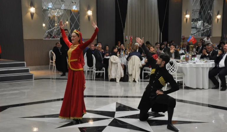 Kars’ta Azerbaycan Bağımsızlık günü kutlandı