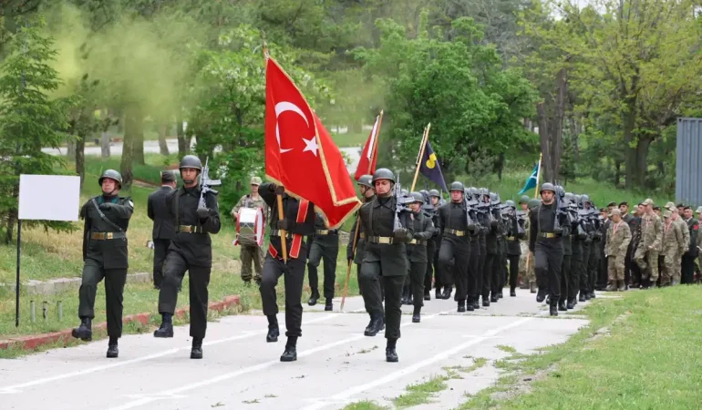 kirikkalede-duygulandiran-askerlik-toreni-kuyoHd1W