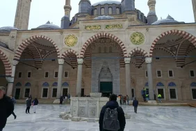 kurban-bayrami-namaz-saatleri-aciklandi-EZWTrq8n