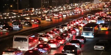 kurban-bayrami-oncesi-ankarada-bazi-kavsaklar-trafige-kapatildi-NqsAtrax