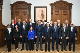 kuresel-jeopolitik-gelismelerin-turizm-ekonomisine-etkileri-degerlendirildi-L4bfmgTt