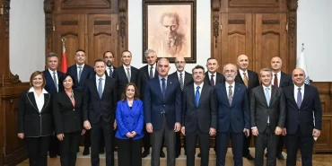 kuresel-jeopolitik-gelismelerin-turizm-ekonomisine-etkileri-degerlendirildi-L4bfmgTt