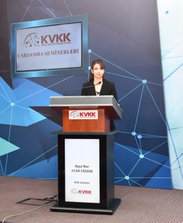 kvkkda-ozel-hayata-saygi-hakki-baglaminda-kisisel-verilerin-korunmasi-konulu-carsamba-semineri-gerce-PKU539Ev