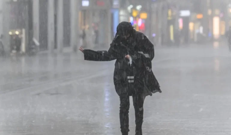 meteorolojiden-39-il-icin-kuvvetli-yagis-ve-firtina-uyarisi-1771312889 (1)