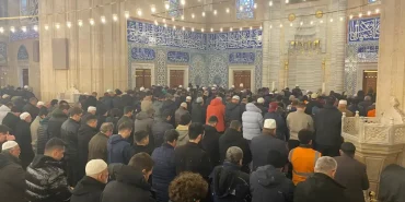 turkiye-bayram-sabahina-camilerde-kavustu-FjfOBEkR