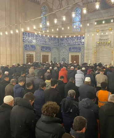 turkiye-bayram-sabahina-camilerde-kavustu-FjfOBEkR