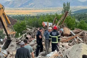 burdurda-kerpic-ev-coktu-2-yarali-hayvan-sag-kurtarildi-106a2b3c68d26b8
