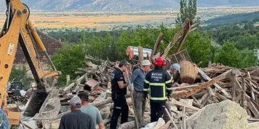 burdurda-kerpic-ev-coktu-2-yarali-hayvan-sag-kurtarildi-106a2b3c68d26b8