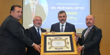 corumdan-icisleri-bakani-ciftciye-fahri-hemserilik-berati-takdim-edildi-106a24802c6d9fb