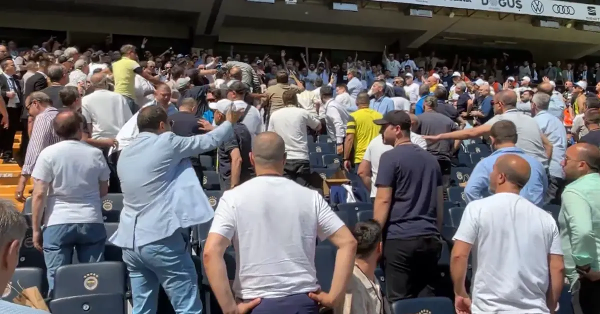 fenerbahce-genel-kurulu-oncesi-gergin-anlar-106a23e9f597e95