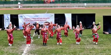 karsta-halk-oyunlari-soleni-923-ogrenci-anadolunun-ritmine-ortak-oldu-Rkg6FiNi