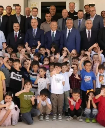 rizeden-deprem-bolgesine-anlamli-ziyaret-nurdagina-gonul-koprusu-3bEfshdk